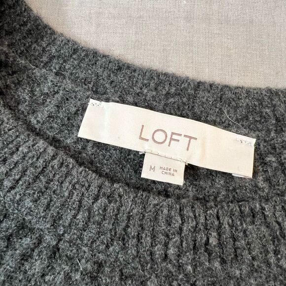 Loft Gray Rhinestone Floral Button Detail Ribbed Knit Sweater Size Medium - Picture 7 of 9